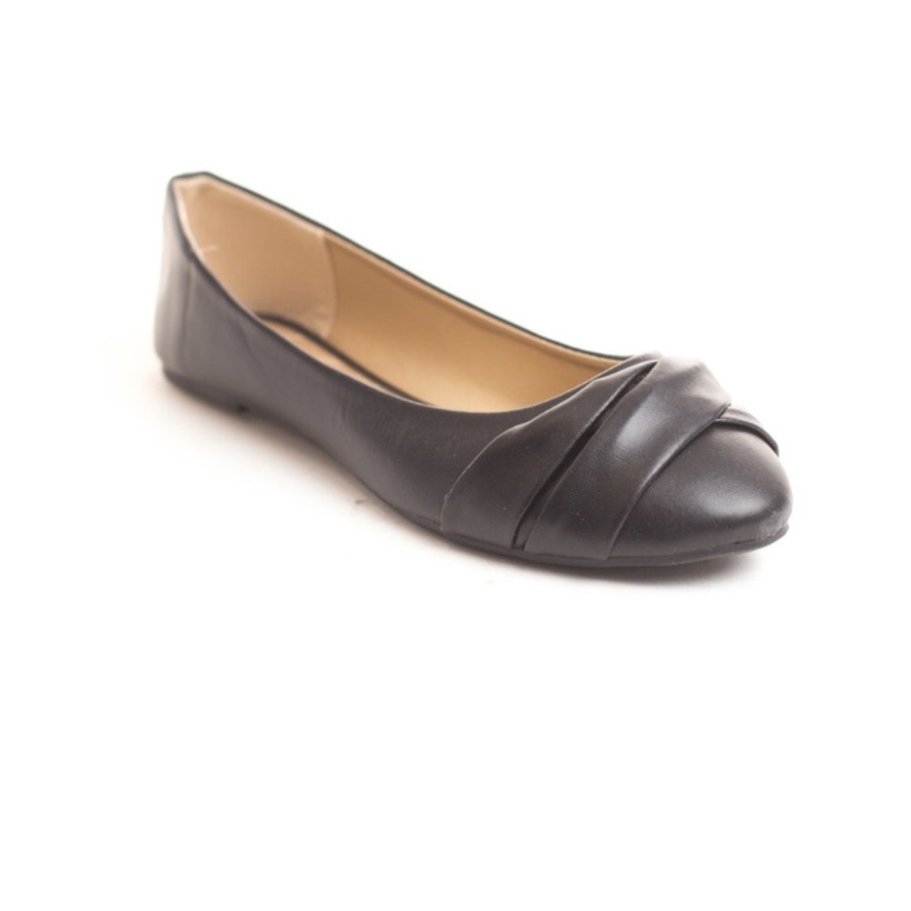 Woman’s casual flat slip on ballet loafers